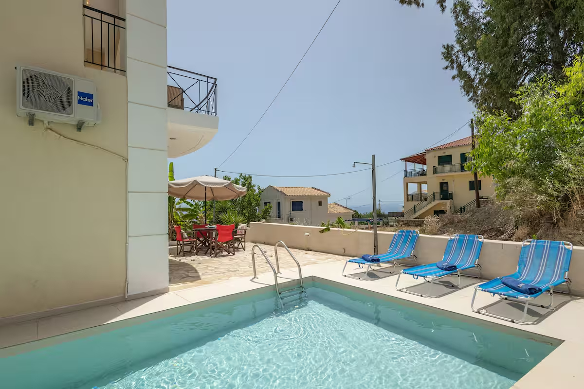 Helen`s House with pool in Ratzakli